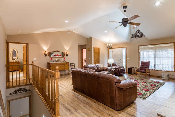 2233 Hickory Hills Road Muscatine, IA 52761 - Photo 4 of 24 Gallery Image 4