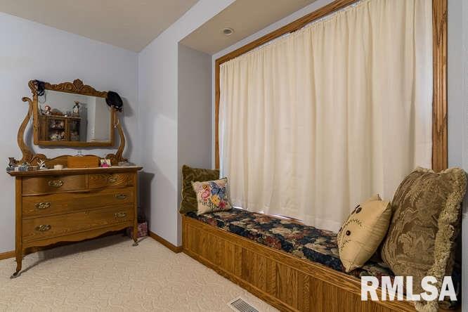 2233 Hickory Hills Road Muscatine, IA 52761 - Photo 8 of 24 Gallery Image 8