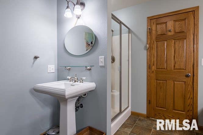 2233 Hickory Hills Road Muscatine, IA 52761 - Photo 9 of 24 Gallery Image 9