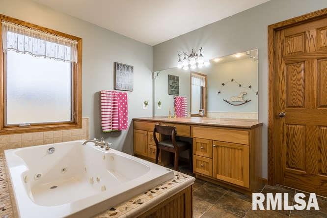 2233 Hickory Hills Road Muscatine, IA 52761 - Photo 10 of 24 Gallery Image 10