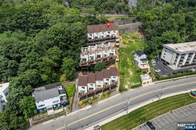 $639,000 | 101 Highway 5, Unit 304, Edgewater, NJ 07020