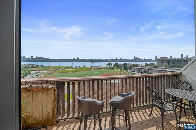 $639,000 | 101 Highway 5, Unit 304, Edgewater, NJ 07020