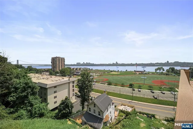 $639,000 | 101 Highway 5, Unit 304, Edgewater, NJ 07020
