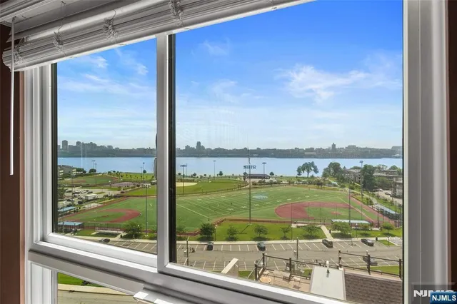 $639,000 | 101 Highway 5, Unit 304, Edgewater, NJ 07020