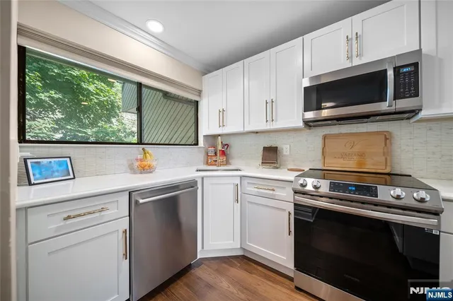 $639,000 | 101 Highway 5, Unit 304, Edgewater, NJ 07020