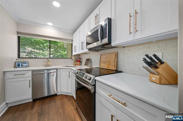 $639,000 | 101 Highway 5, Unit 304, Edgewater, NJ 07020