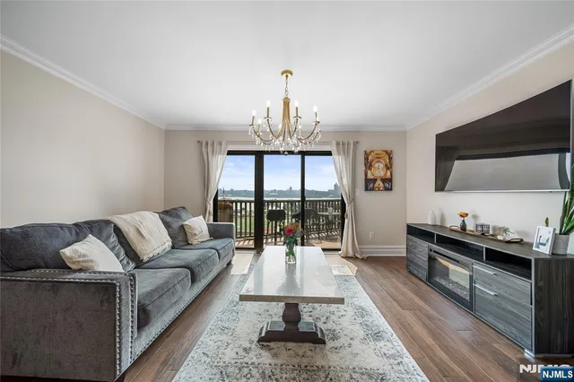 $639,000 | 101 Highway 5, Unit 304, Edgewater, NJ 07020