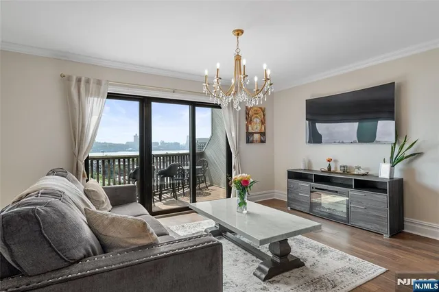 $639,000 | 101 Highway 5, Unit 304, Edgewater, NJ 07020