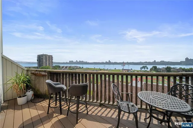 $639,000 | 101 Highway 5, Unit 304, Edgewater, NJ 07020