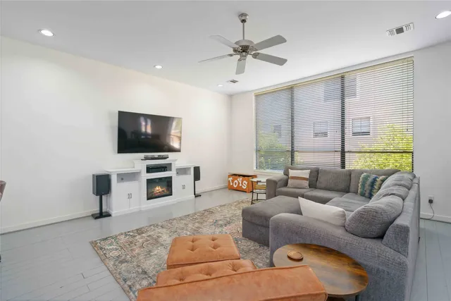 $375,000 | 939 Colorado Street, Unit 20, Houston, TX 77007