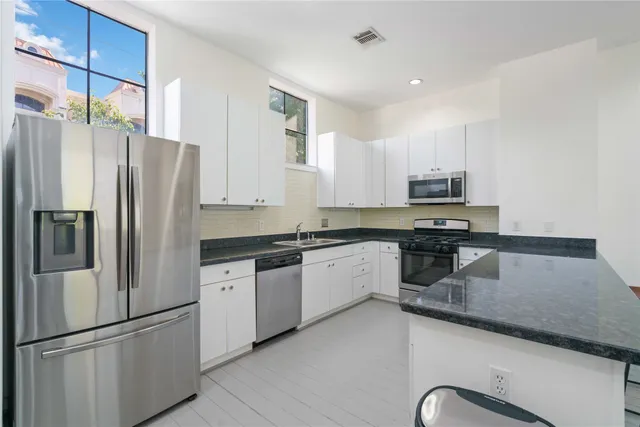 $375,000 | 939 Colorado Street, Unit 20, Houston, TX 77007