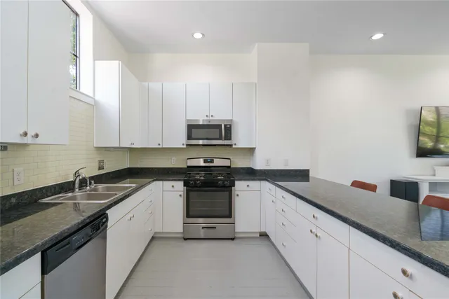 $375,000 | 939 Colorado Street, Unit 20, Houston, TX 77007