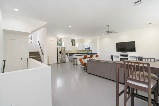 $375,000 | 939 Colorado Street, Unit 20, Houston, TX 77007