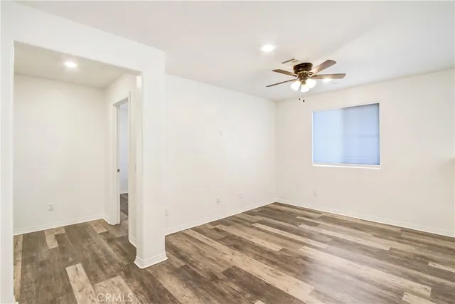 a view of empty room with a ceiling fan