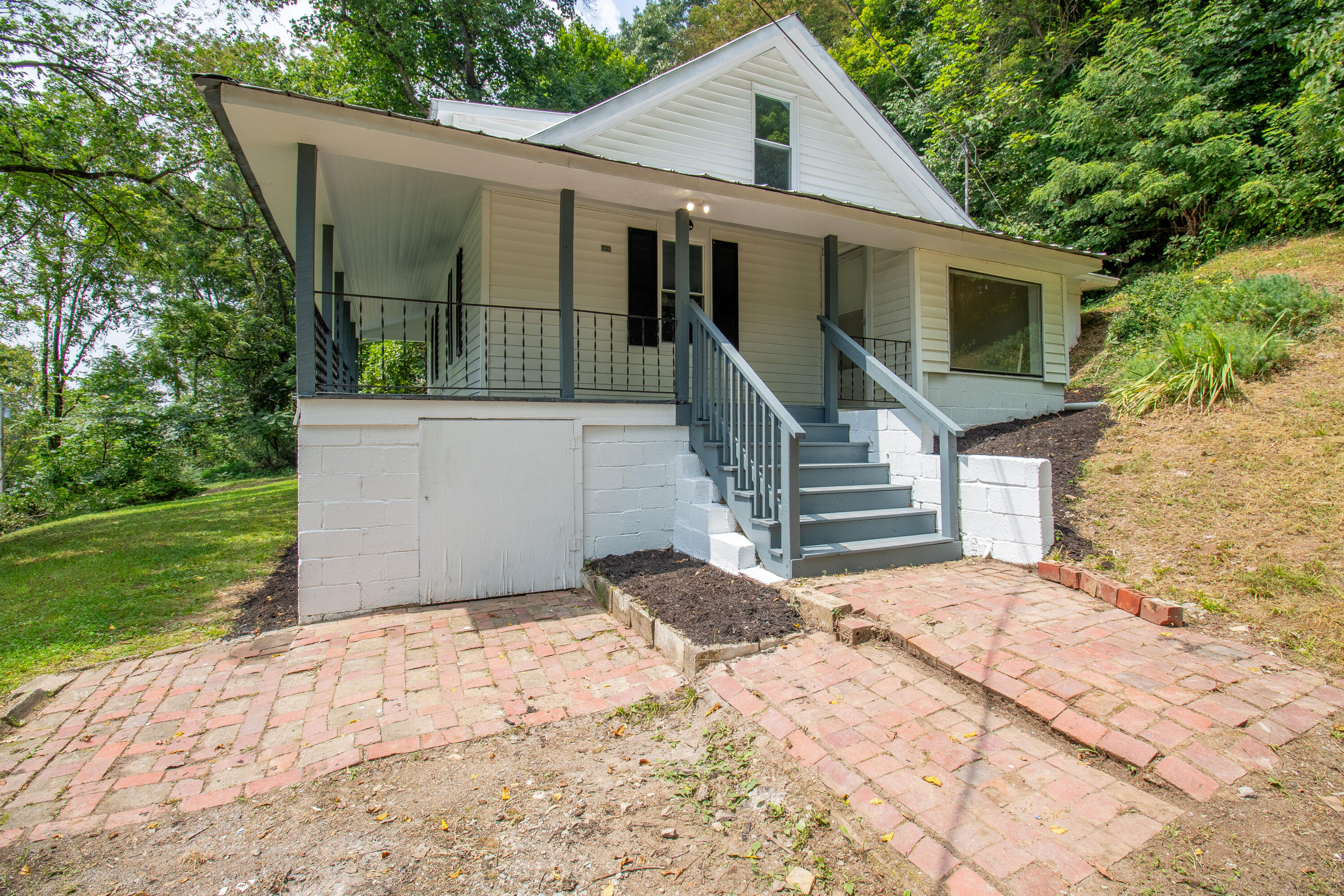 956 Shadowtown Road Blountville, TN 37617 - Photo 3 of 39 IMG_2414-HDR
