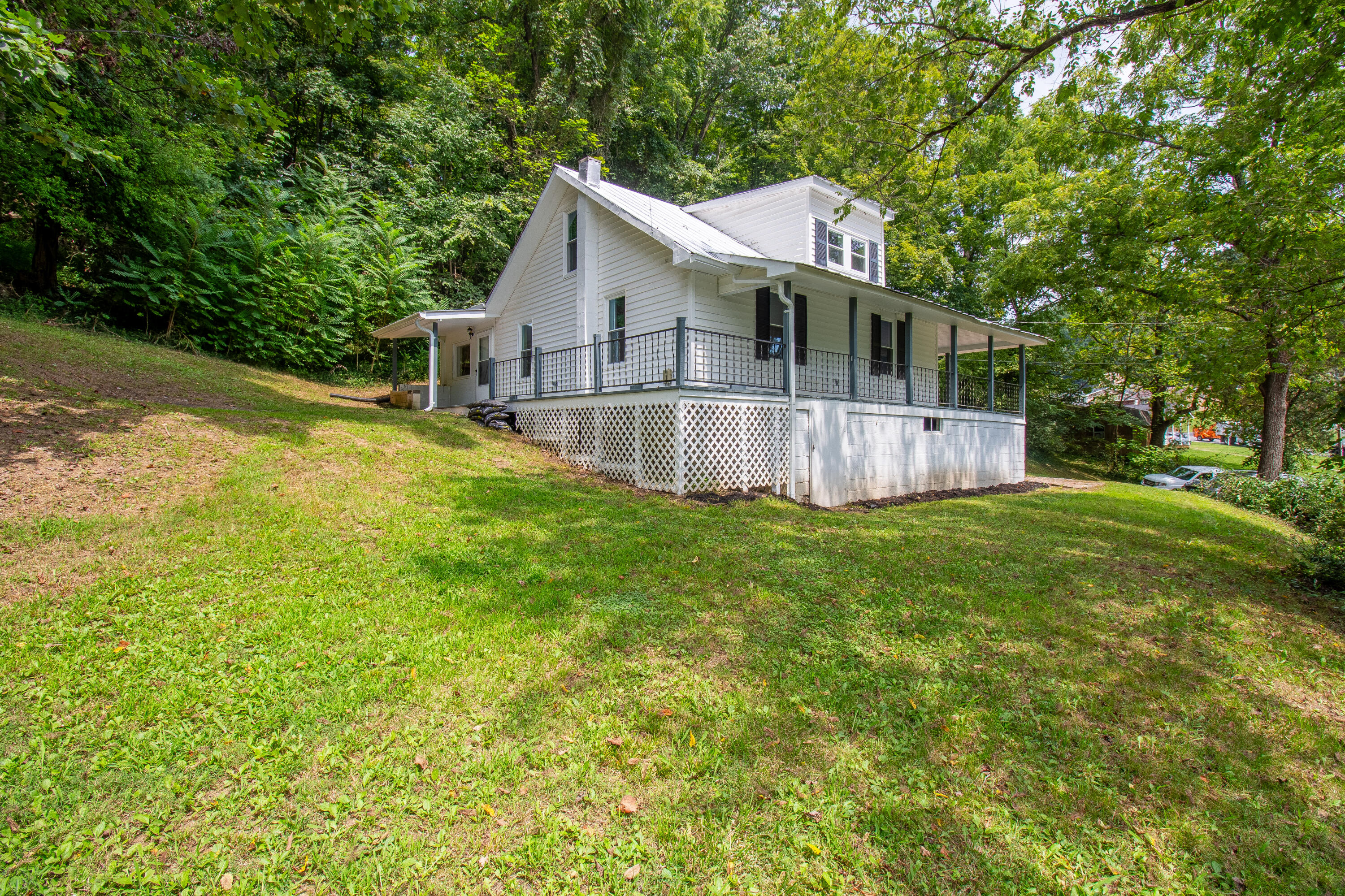 956 Shadowtown Road Blountville, TN 37617 - Photo 4 of 39 IMG_2405-HDR