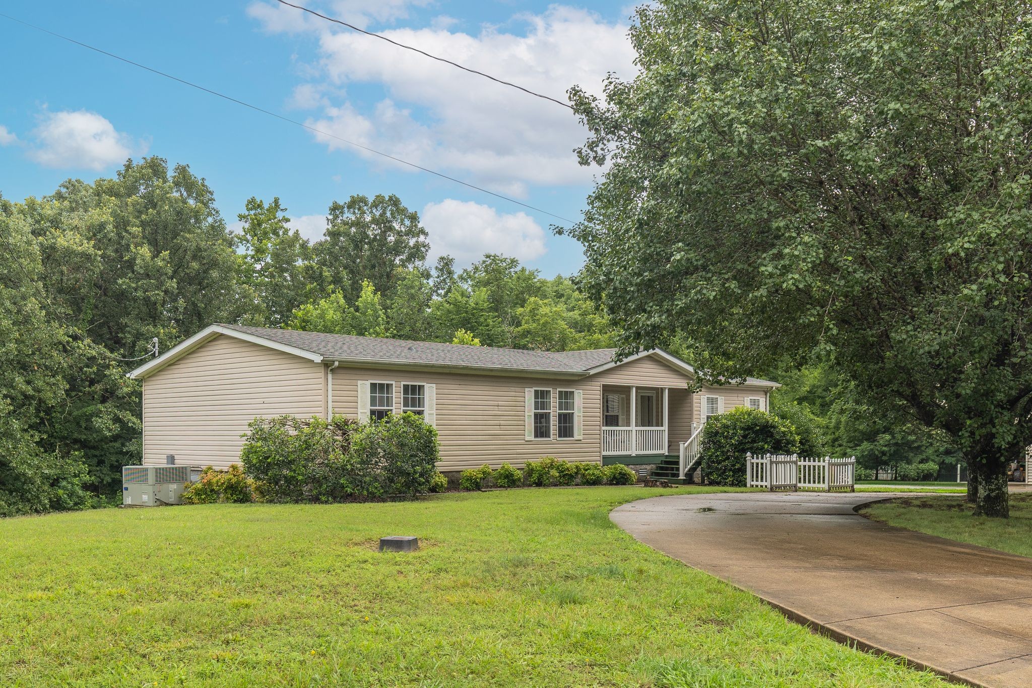 3895 Old Stewart Road Tennessee Ridge, TN 37178 - Photo 2 of 32