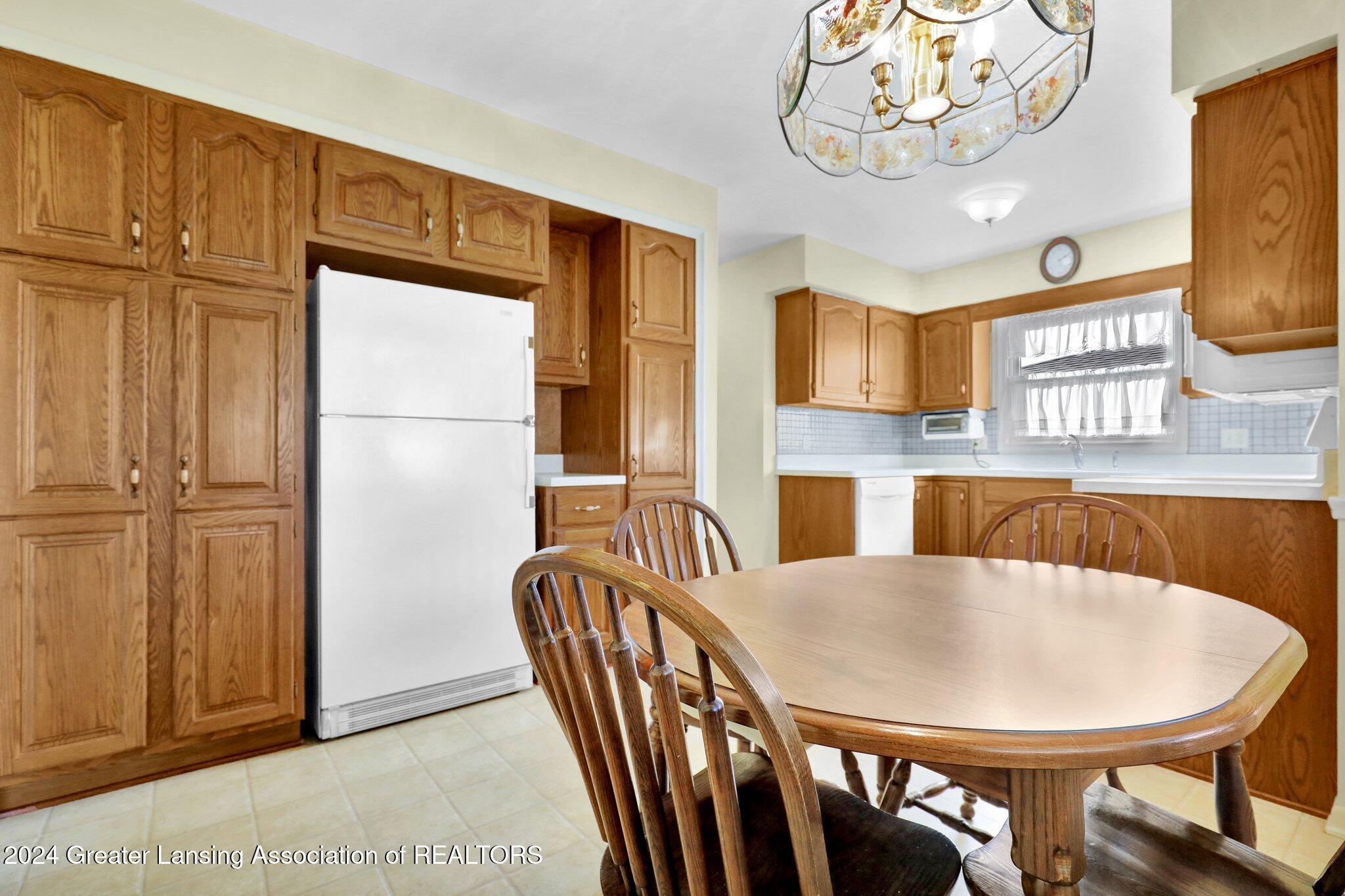 3412 Springbrook Lane Lansing, MI 48917 - Photo 9 of 35 10-web-or-mls-Open Ended Media-10
