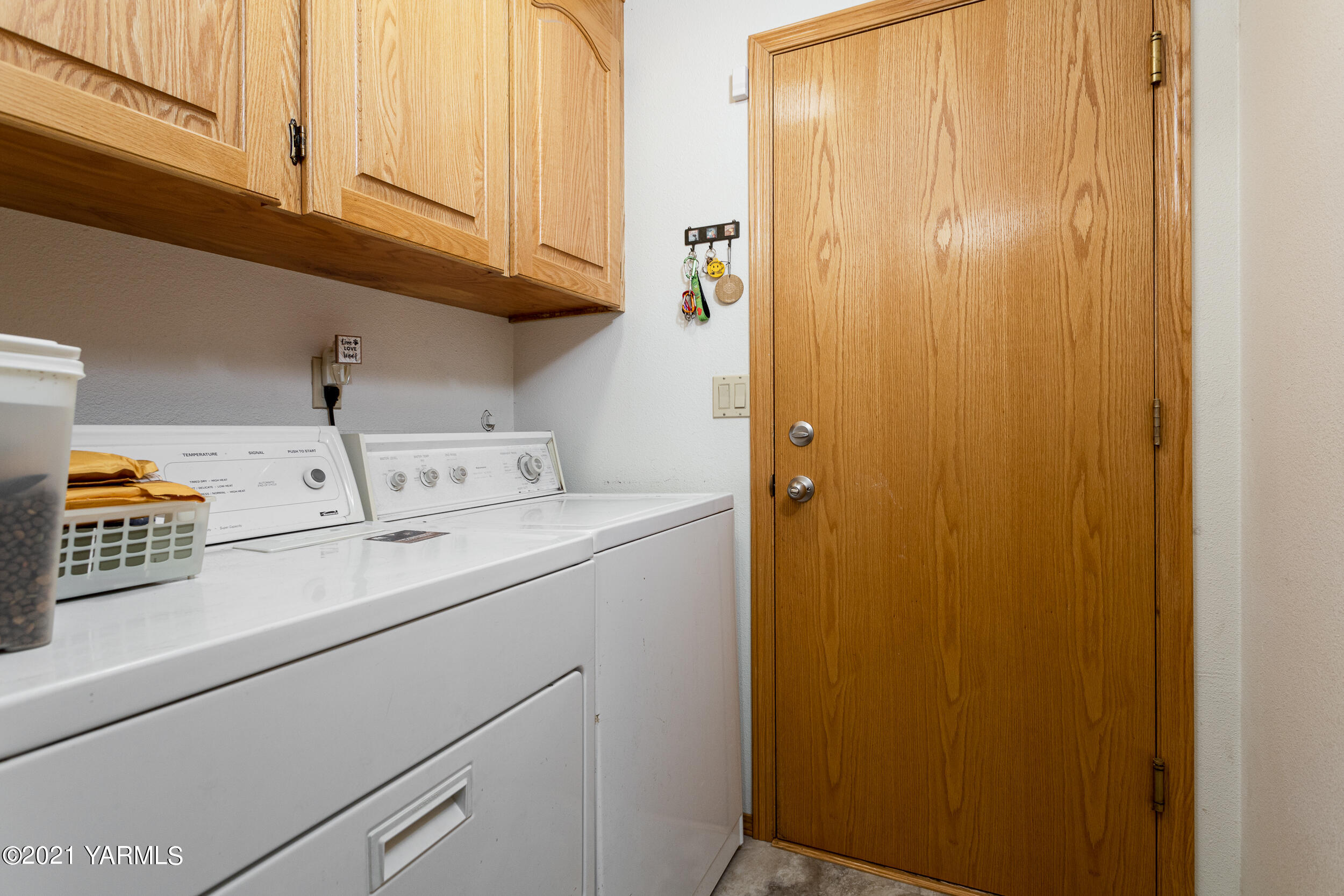1517 South 32nd Avenue Yakima, WA 98902 - Photo 18 of 21 a utility room with dryer and washer