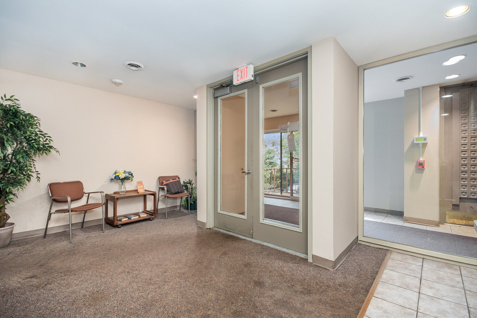 425 Walnut Creek Road, Unit 1410 Lisle, IL 60532 - Photo 3 of 15 Gallery Image 3