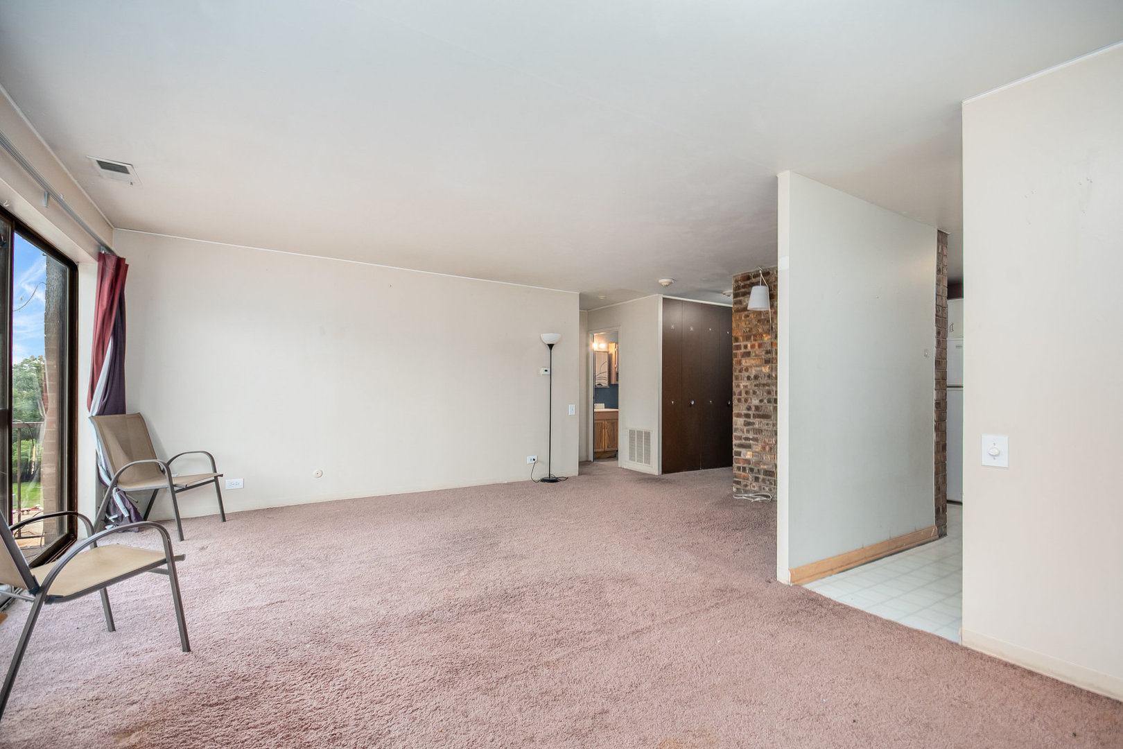 425 Walnut Creek Road, Unit 1410 Lisle, IL 60532 - Photo 6 of 15 Gallery Image 6