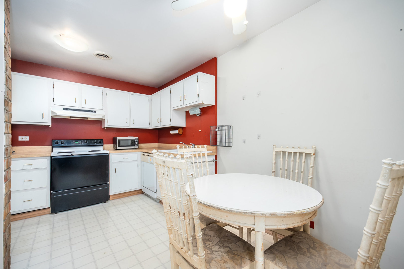 425 Walnut Creek Road, Unit 1410 Lisle, IL 60532 - Photo 8 of 15 Gallery Image 8