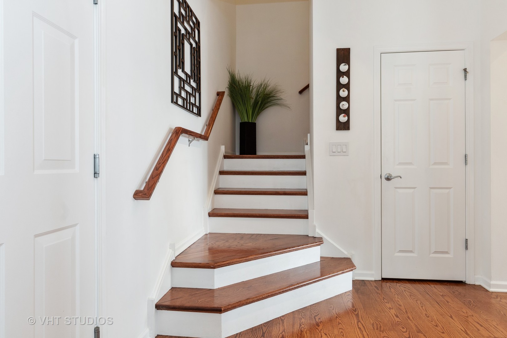 4611 Jenna Road Glenview, IL 60025 - Photo 3 of 17