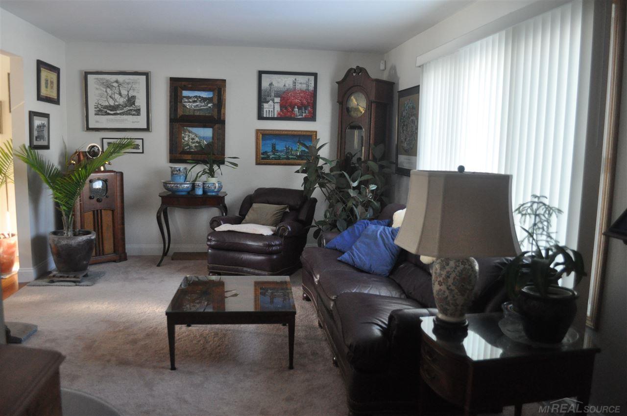 7041 Hatchery Road Waterford, MI 48327 - Photo 10 of 35 31367714-9.JPG