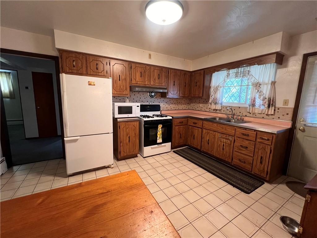 737 Maple Street Harwick, PA 15049 - Photo 11 of 41 Large Kitchen for entertaining. Walk out to back porch