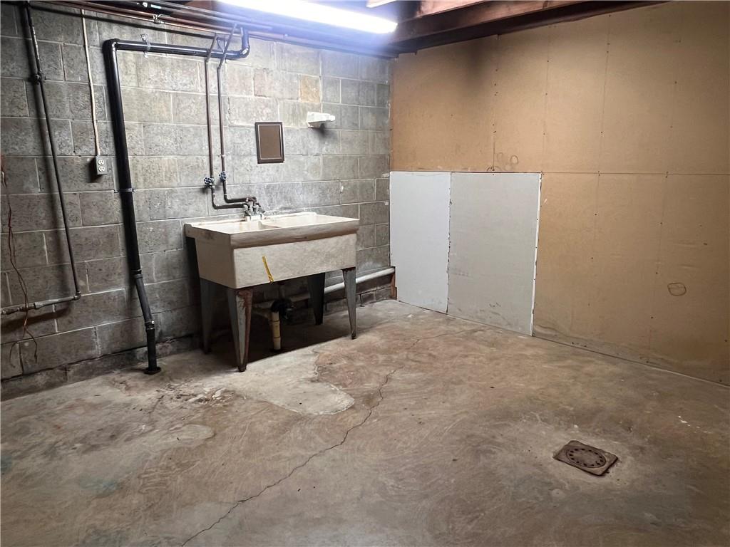 737 Maple Street Harwick, PA 15049 - Photo 29 of 41 Massive laundry room