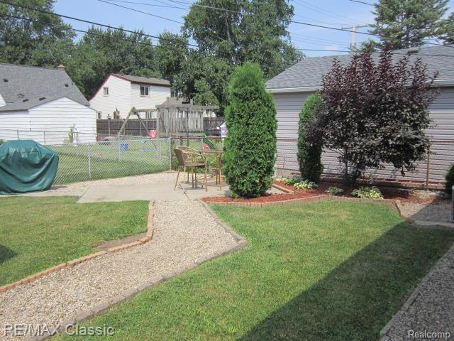 7864 Pelham Road Taylor, MI 48180 - Photo 16 of 19 IMG_1517.jpg