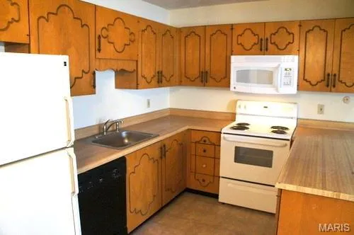 $1,050 | 814 White Oak Drive, Unit 1, O'Fallon, IL 62269