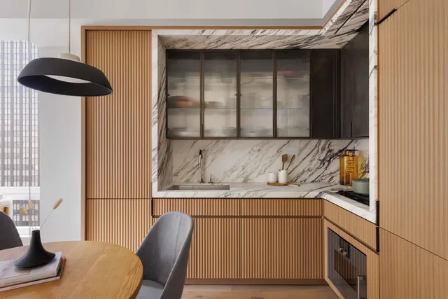 $1,887,800 | 135 East 47th Street, Unit 21F | Midtown East