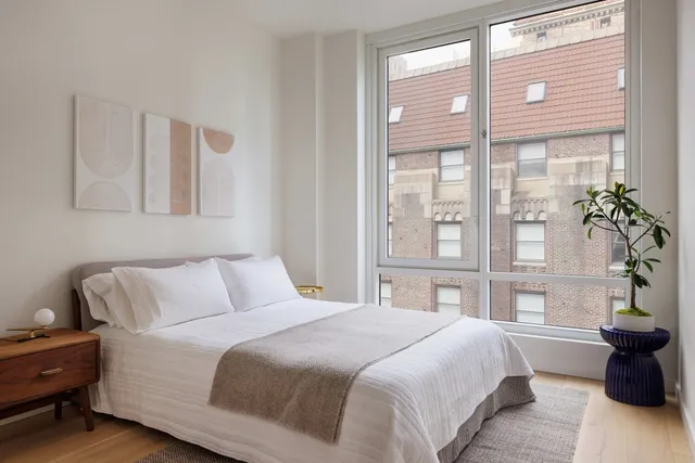 $1,887,800 | 135 East 47th Street, Unit 21F | Midtown East