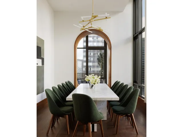 $1,887,800 | 135 East 47th Street, Unit 21F | Midtown East