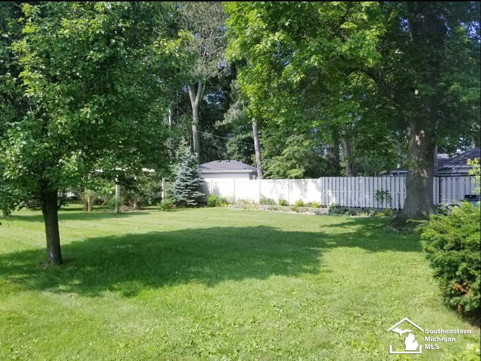 654 Cole Road Monroe, MI 48162 - Photo 24 of 27 31386374-23.JPG