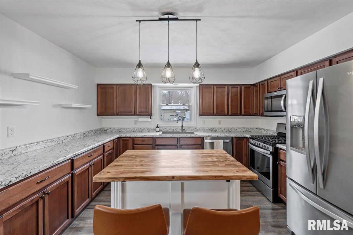 102 Amber Lane Geneseo, IL 61254 - Photo 16 of 62