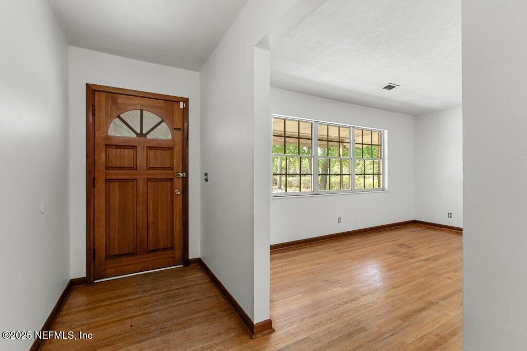 5207 Eulace Road Jacksonville, FL 32210 - Photo 9 of 50 Entry/Foyer