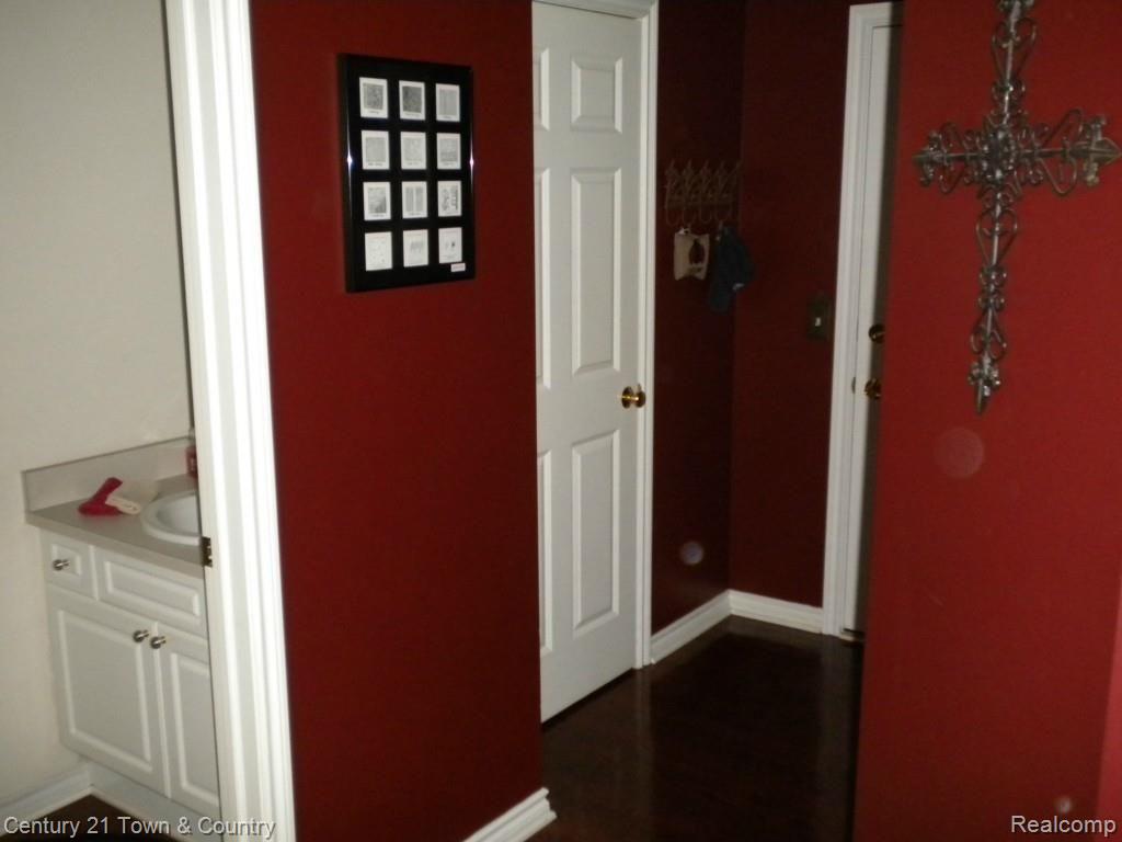 5873 Kingspointe Drive Rochester, MI 48306 - Photo 43 of 66 Back Hallway.jpg