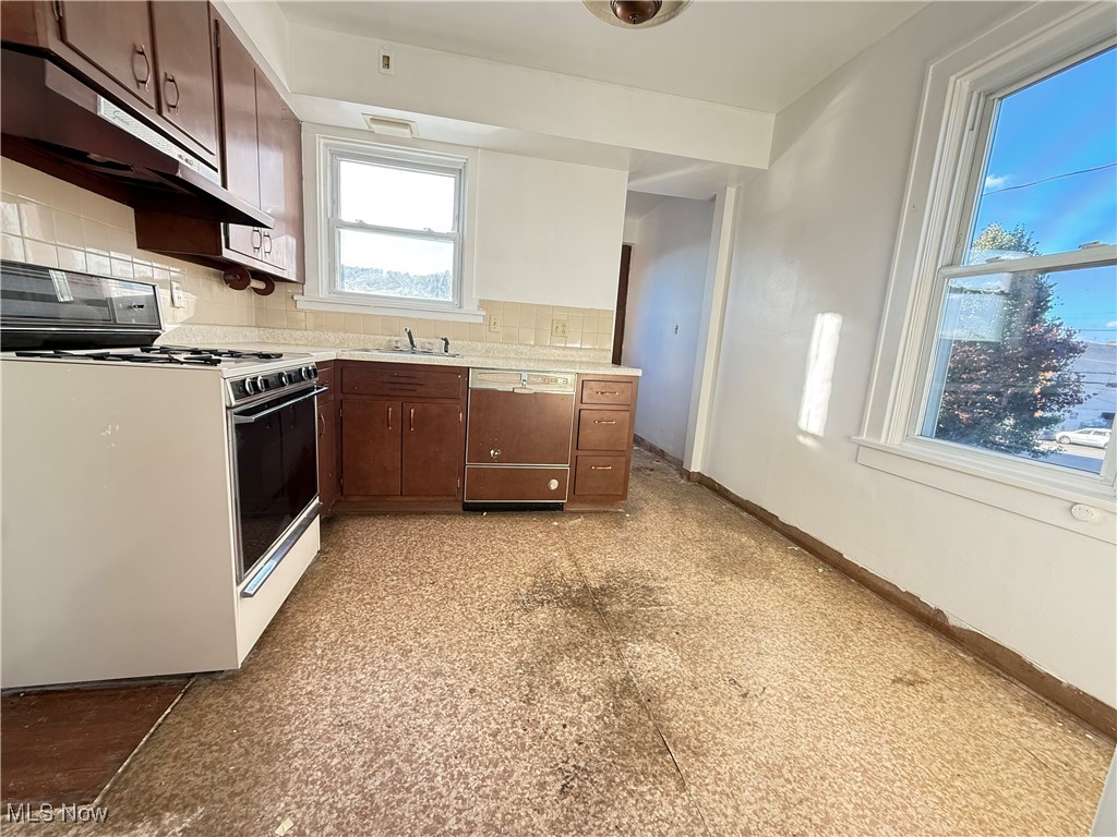 211 North 3rd Street Toronto, OH 43964 - Photo 25 of 37 2nd floor kitchen