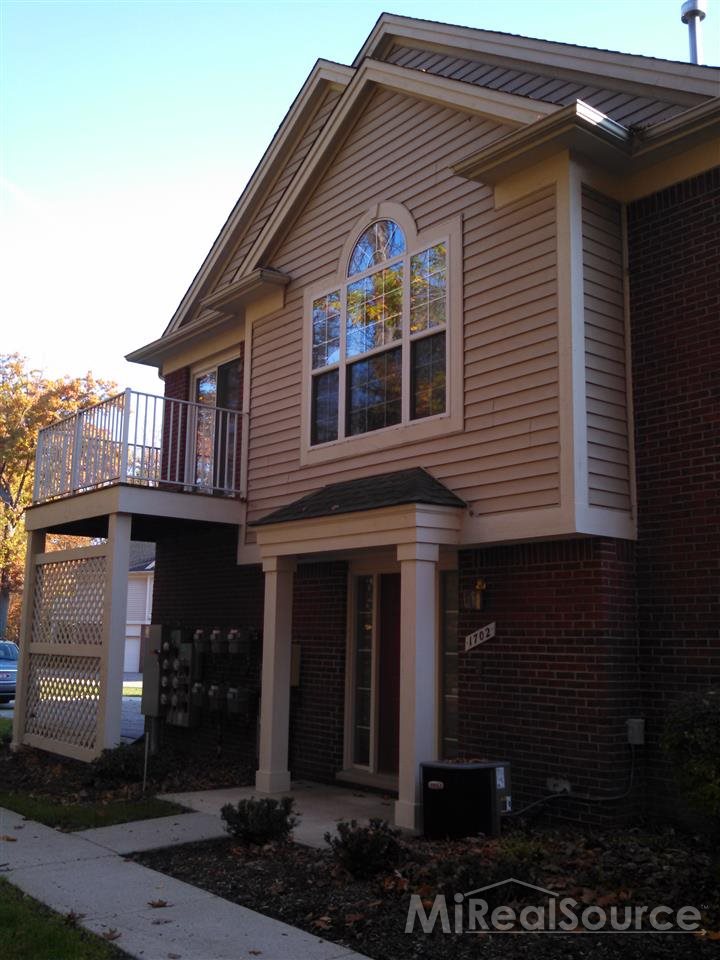 1702 Deepwood Circle, Unit 36 Rochester, MI 48307 - Photo 1 of 14 31218226.JPG