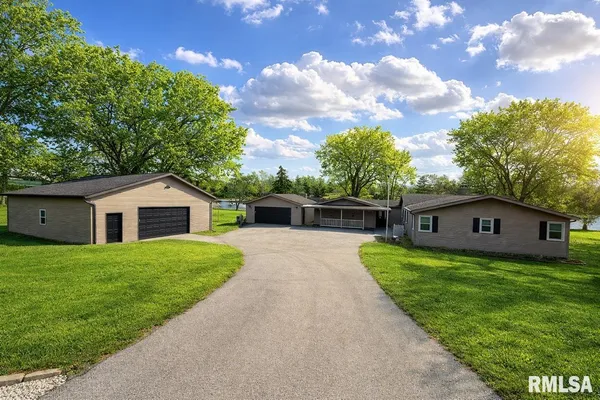 $450,000 | 16103 East Blackfoot Drive, Cuba, IL 61427