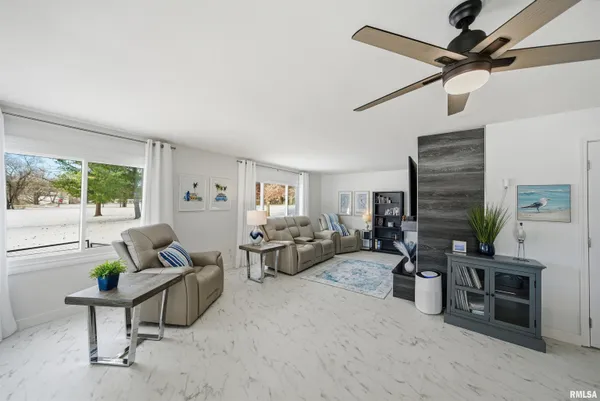 $450,000 | 16103 East Blackfoot Drive, Cuba, IL 61427