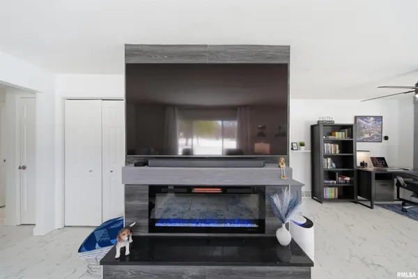 $450,000 | 16103 East Blackfoot Drive, Cuba, IL 61427