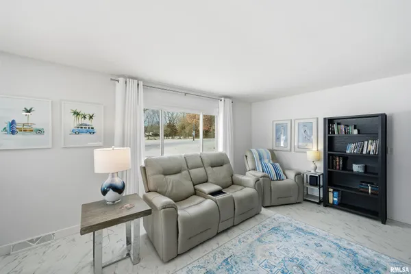 $450,000 | 16103 East Blackfoot Drive, Cuba, IL 61427