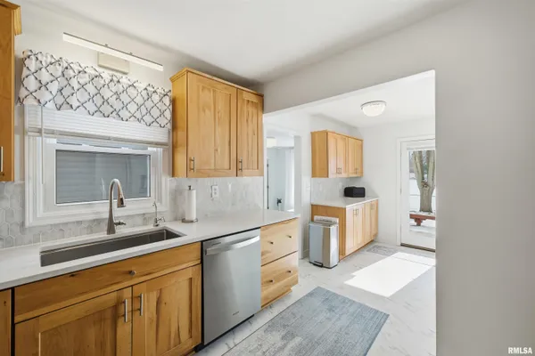 $450,000 | 16103 East Blackfoot Drive, Cuba, IL 61427