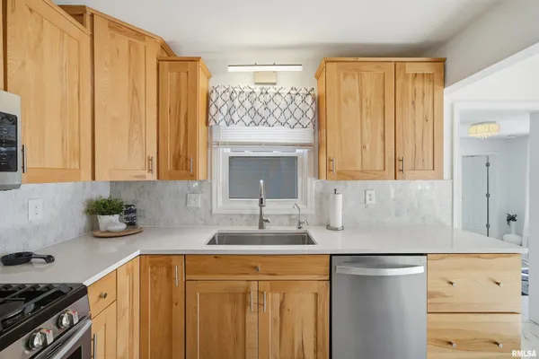 $450,000 | 16103 East Blackfoot Drive, Cuba, IL 61427