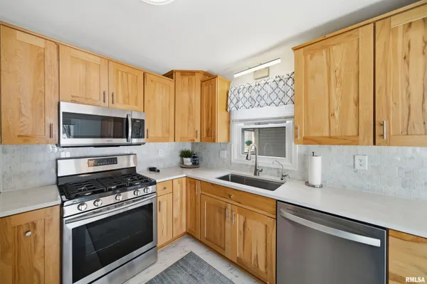 $450,000 | 16103 East Blackfoot Drive, Cuba, IL 61427