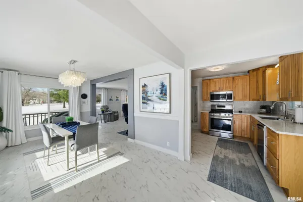 $450,000 | 16103 East Blackfoot Drive, Cuba, IL 61427