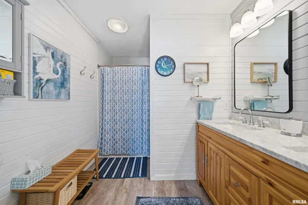 $450,000 | 16103 East Blackfoot Drive, Cuba, IL 61427